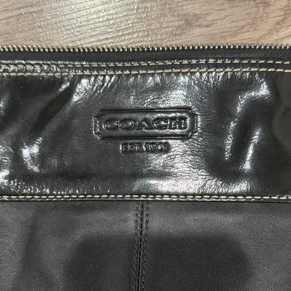 Coach Glossy Black Leather Shoulder Bag - Picture 2 of 7